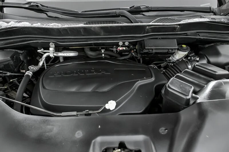 2021 Honda Pilot 3rd Gen - Image 15 of 21
