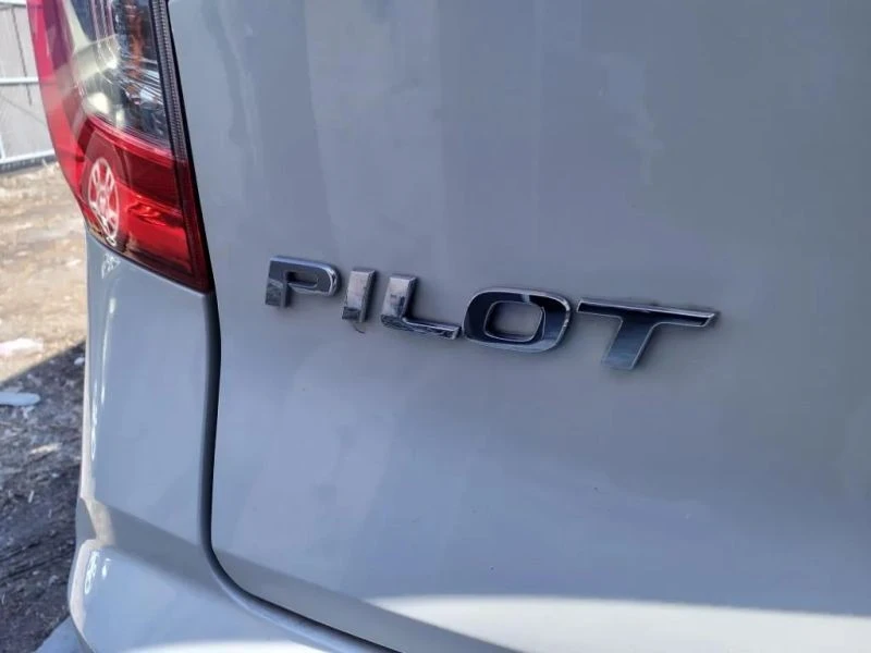 2021 Honda Pilot 3rd Gen - Image 9 of 12
