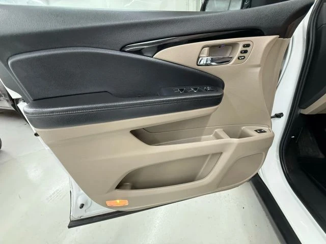 2021 Honda Pilot 3rd Gen - Image 19 of 21