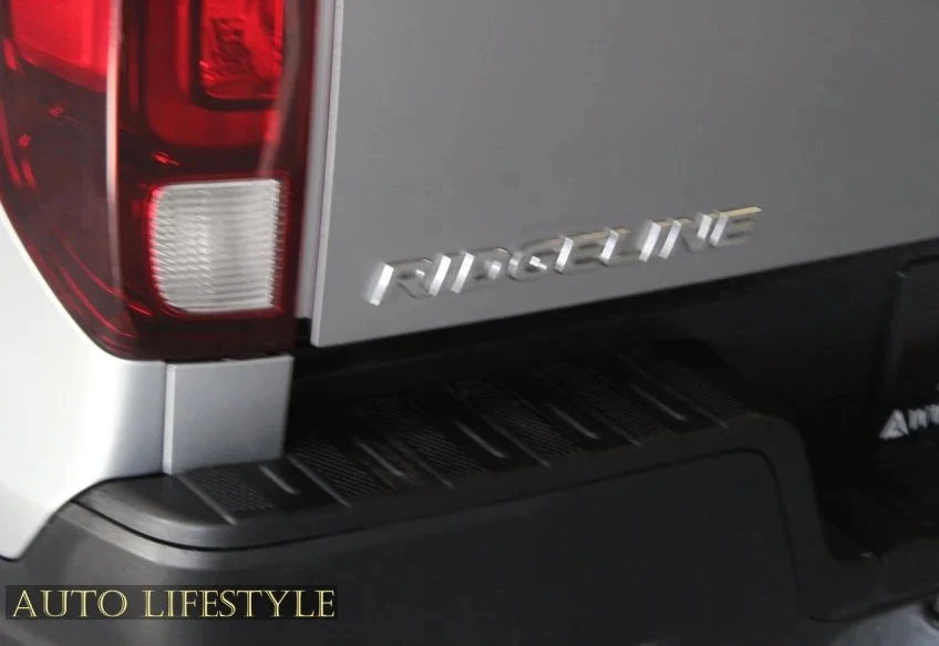 2021 Honda Ridgeline 2nd Gen - Image 14 of 21