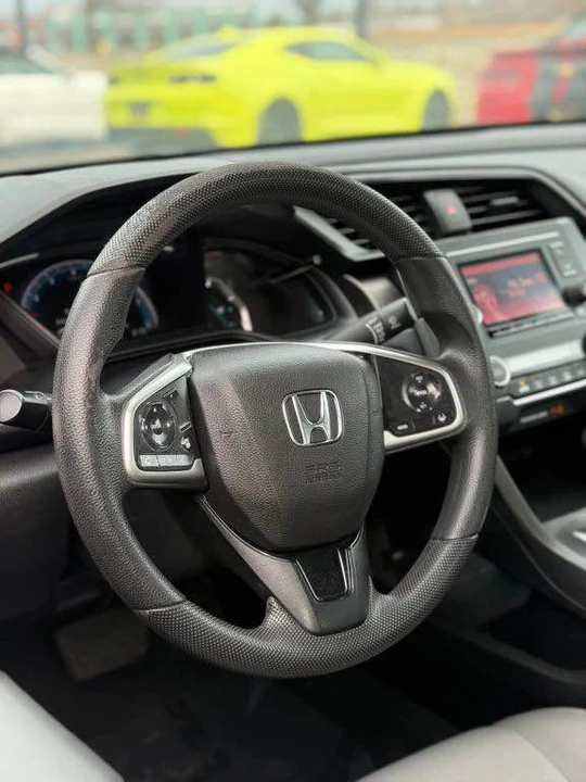2021 Honda Civic 10th Gen - Image 8 of 13