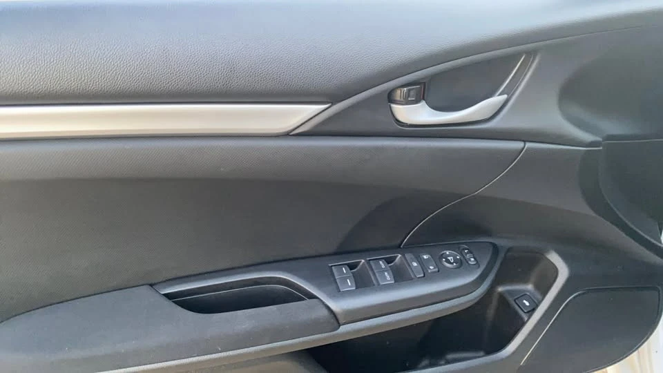 2021 Honda Civic 10th Gen - Image 10 of 20