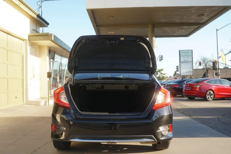 2021 Honda Civic 10th Gen - Image 8 of 19