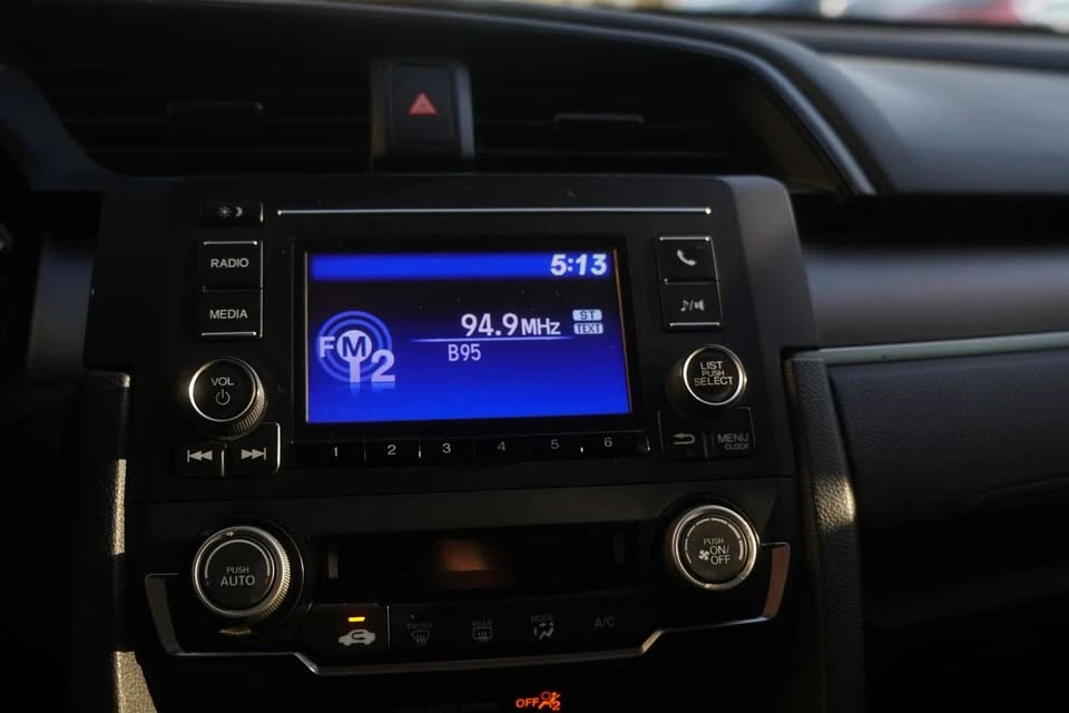2021 Honda Civic 10th Gen - Image 18 of 19