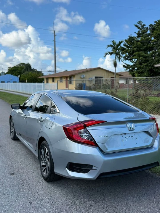 2021 Honda Civic 10th Gen - Image 5 of 10
