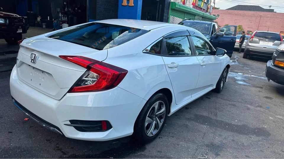 2021 Honda Civic 10th Gen - Image 7 of 16
