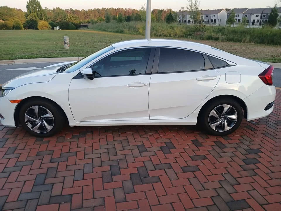 2021 Honda Civic 10th Gen - Image 9 of 16