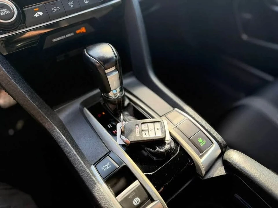 2021 Honda Civic 10th Gen - Image 15 of 18
