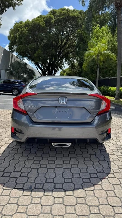 2021 Honda Civic 10th Gen - Image 9 of 19