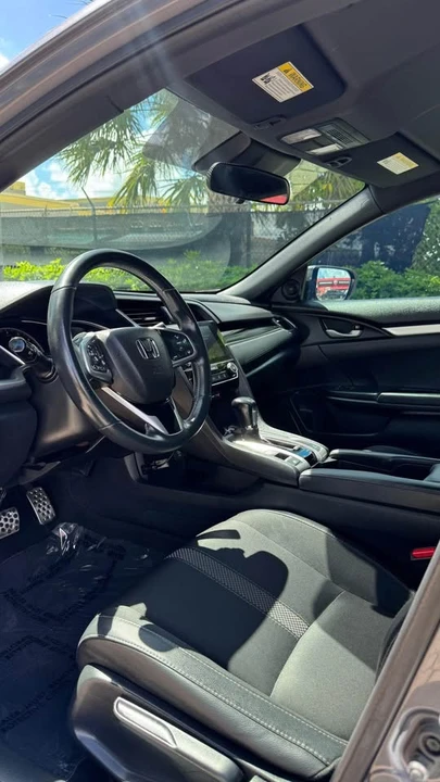 2021 Honda Civic 10th Gen - Image 12 of 19