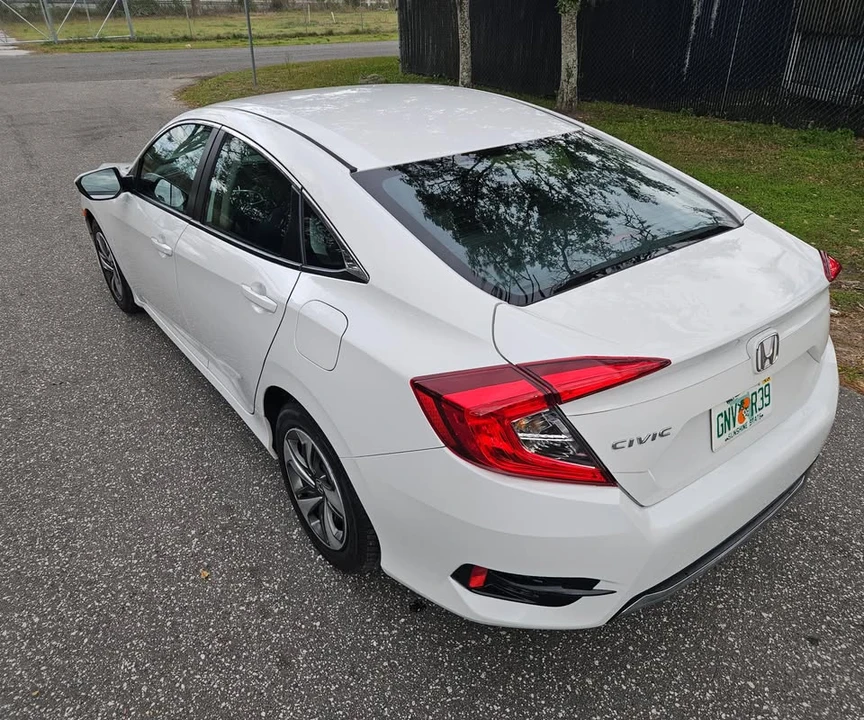 2021 Honda Civic 10th Gen - Image 8 of 18