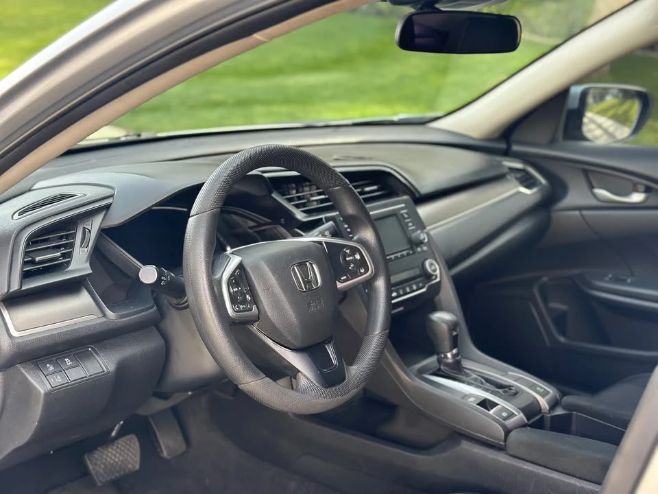 2021 Honda Civic 10th Gen - Image 9 of 19
