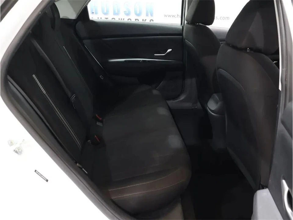 2021 Hyundai Elantra - Image 25 of 31