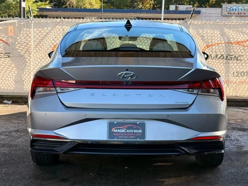 2021 Hyundai Elantra - Image 10 of 12
