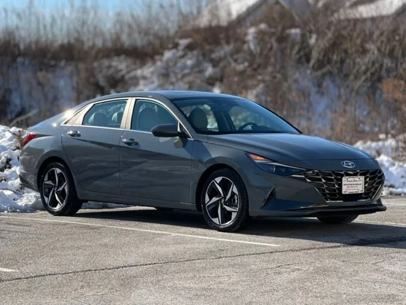 2021 Hyundai Elantra - Image 2 of 12