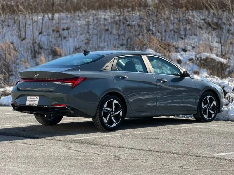 2021 Hyundai Elantra - Image 8 of 12