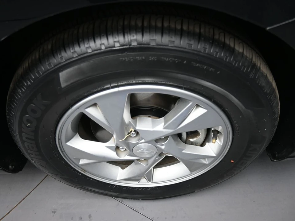 2021 Hyundai Elantra - Image 13 of 21