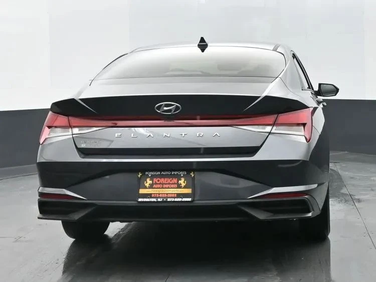 2021 Hyundai Elantra - Image 8 of 12