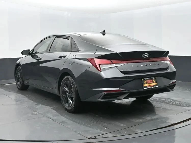 2021 Hyundai Elantra - Image 9 of 12