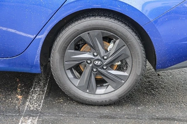 2021 Hyundai Elantra - Image 10 of 12