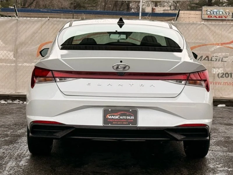 2021 Hyundai Elantra - Image 10 of 12
