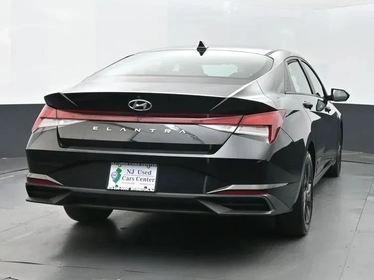 2021 Hyundai Elantra - Image 8 of 12