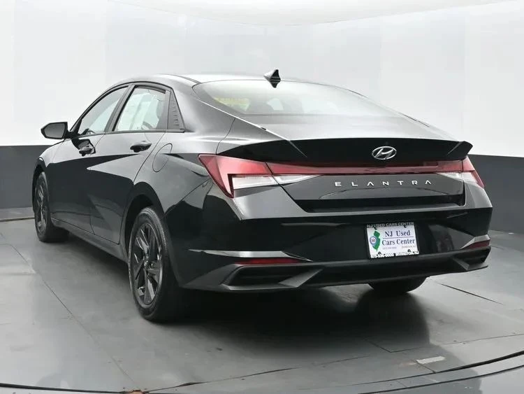 2021 Hyundai Elantra - Image 9 of 12
