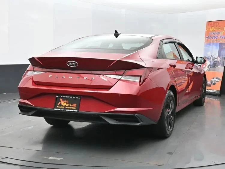 2021 Hyundai Elantra - Image 8 of 12