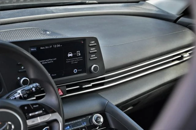 2021 Hyundai Elantra - Image 11 of 20
