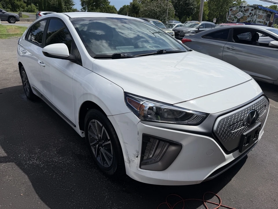 2021 Hyundai - Image 9 of 18