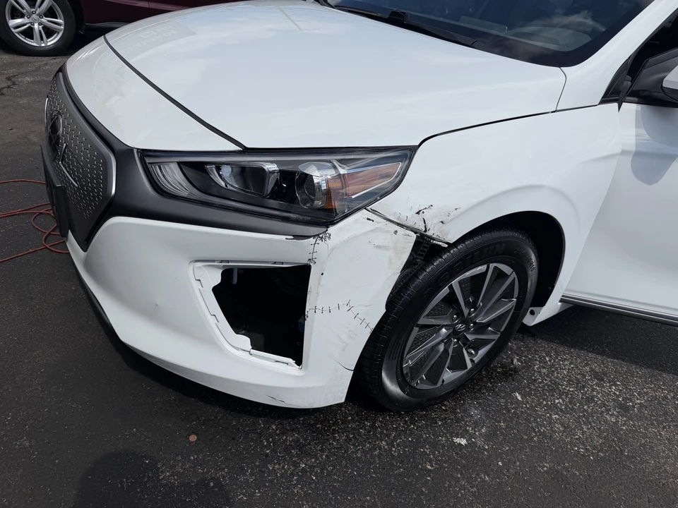 2021 Hyundai - Image 4 of 18