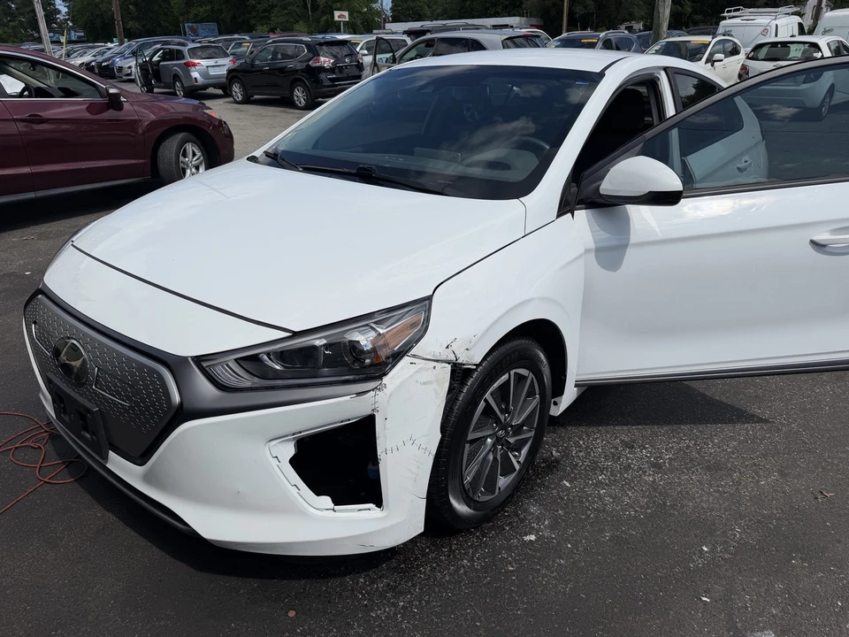 2021 Hyundai - Image 3 of 18