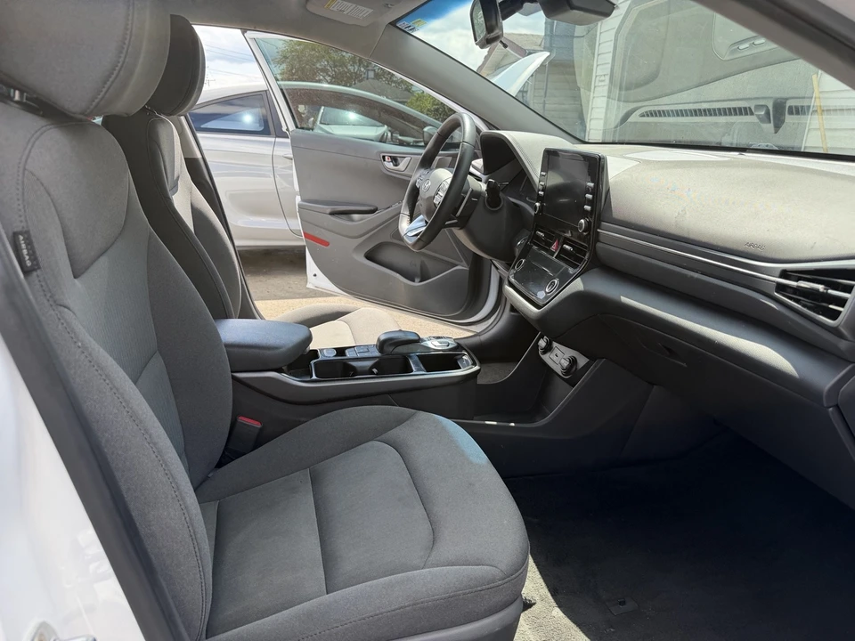 2021 Hyundai - Image 15 of 18