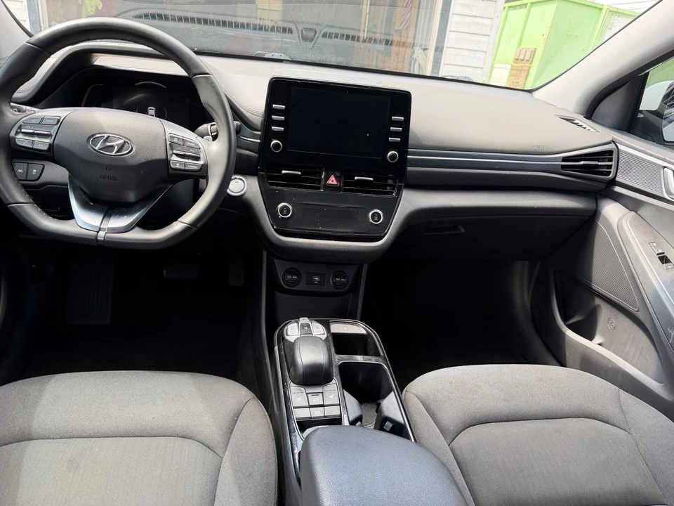 2021 Hyundai - Image 11 of 18