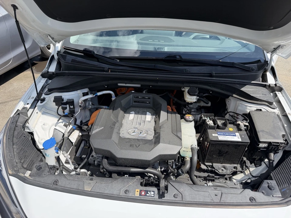 2021 Hyundai - Image 17 of 18