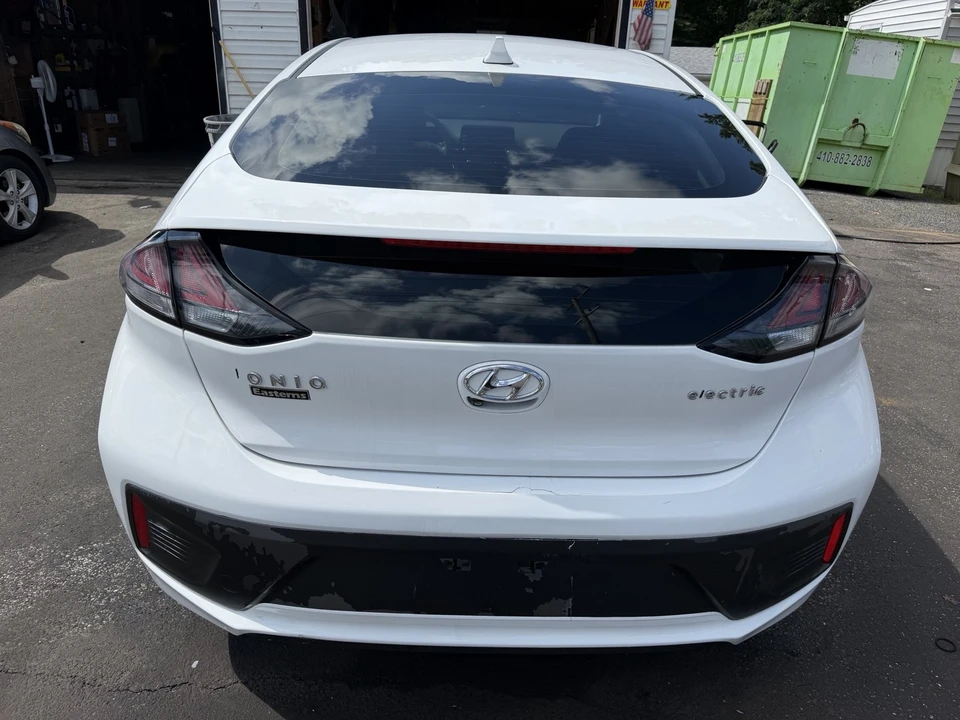 2021 Hyundai - Image 6 of 18