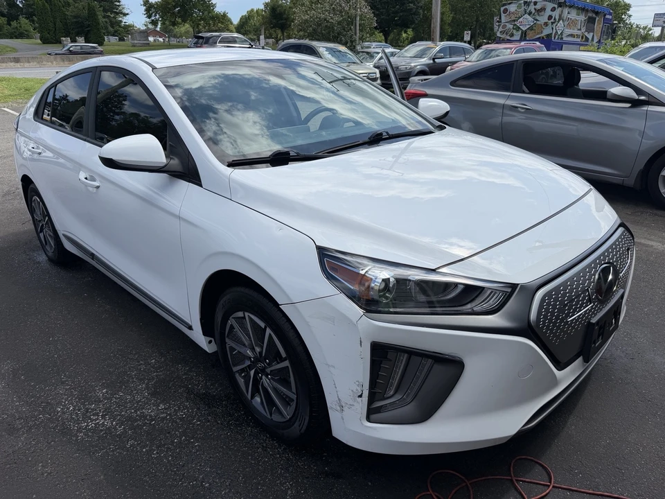 2021 Hyundai - Image 2 of 18