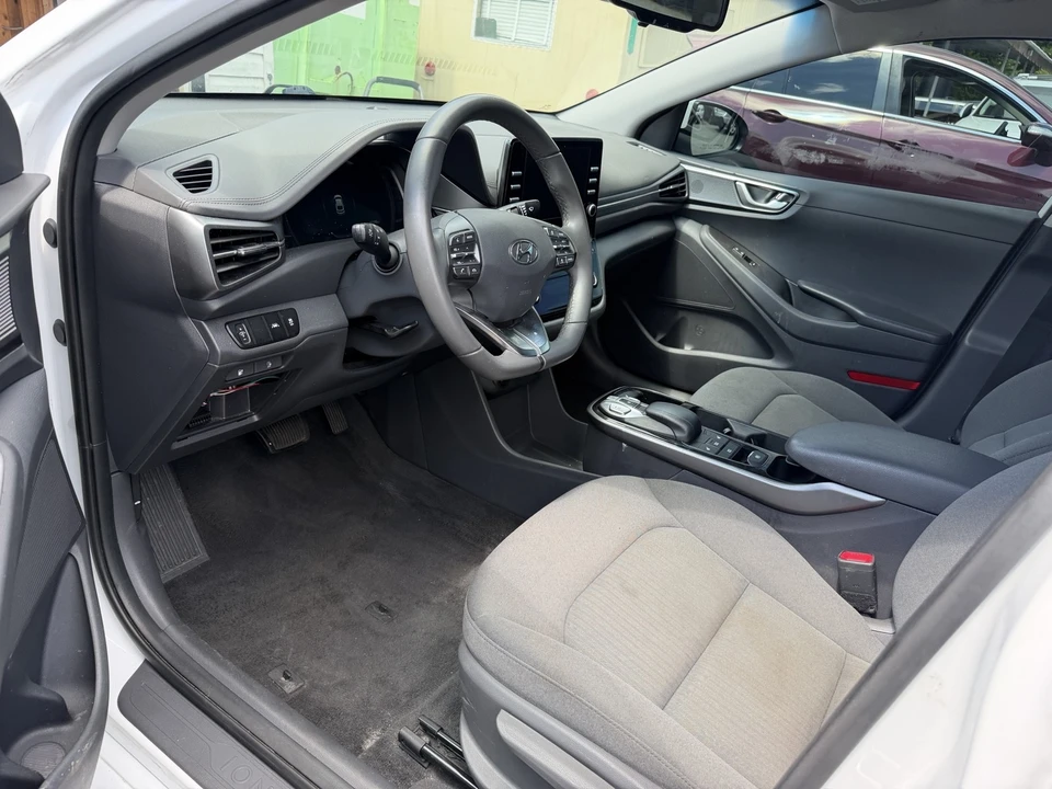 2021 Hyundai - Image 10 of 18