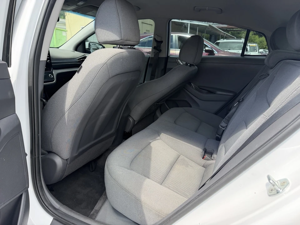 2021 Hyundai - Image 12 of 18