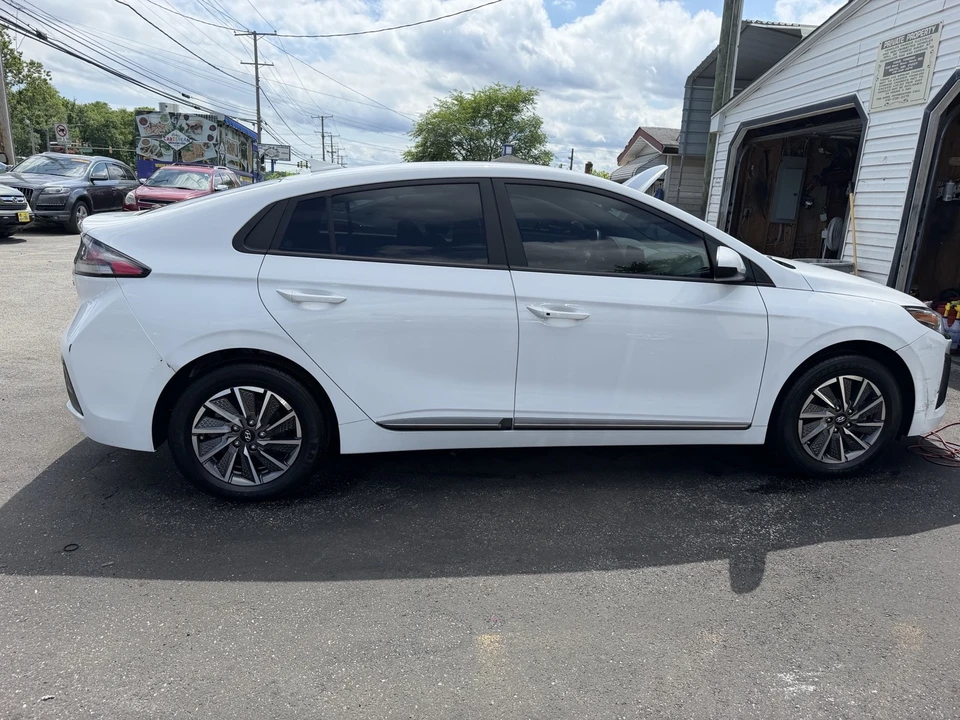 2021 Hyundai - Image 7 of 18