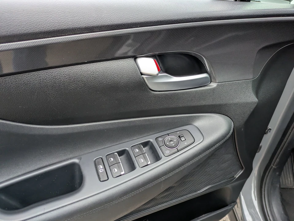 2021 Hyundai Santa Fe - Image 16 of 21