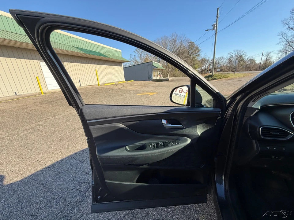 2021 Hyundai Santa Fe - Image 9 of 12