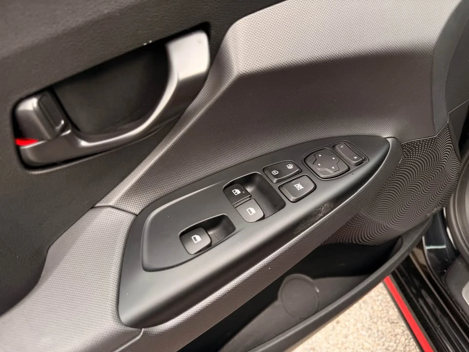 2021 Hyundai Veloster - Image 9 of 17