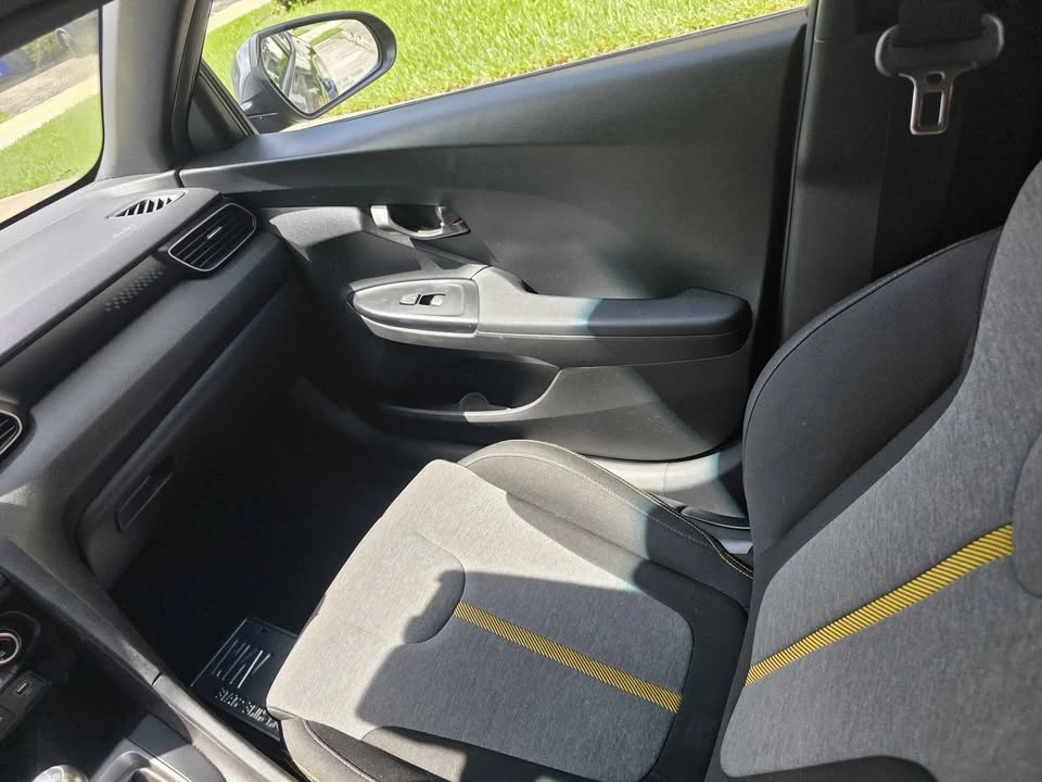 2021 Hyundai Veloster - Image 6 of 10