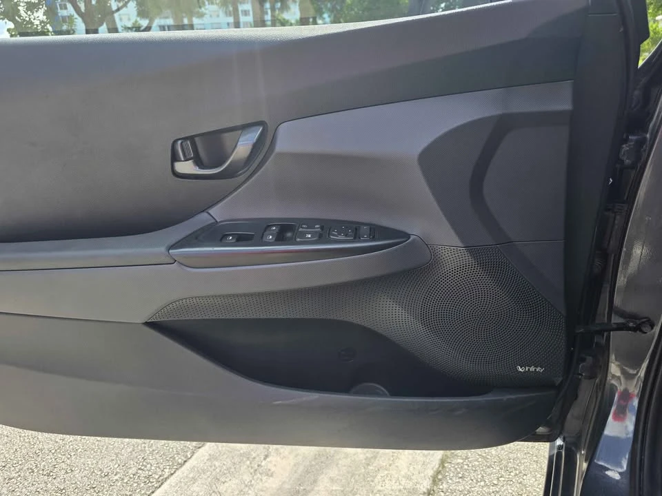 2021 Hyundai Veloster - Image 10 of 10