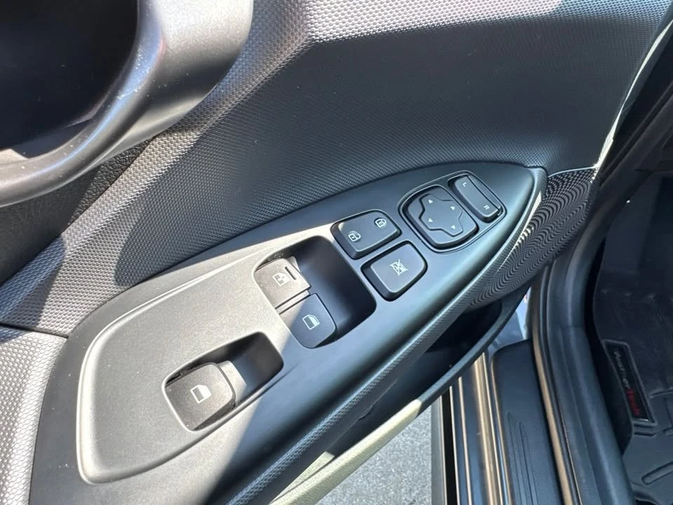 2021 Hyundai Veloster - Image 14 of 18