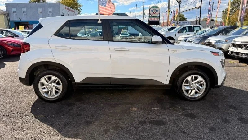 2021 Hyundai Venue - Image 11 of 12