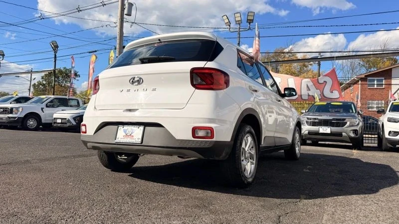 2021 Hyundai Venue - Image 9 of 12