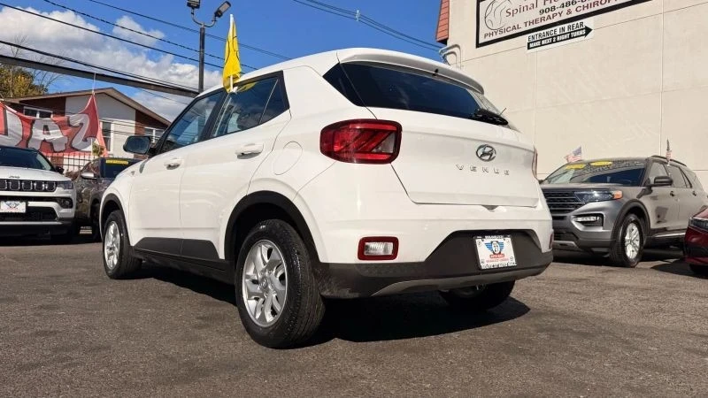 2021 Hyundai Venue - Image 8 of 12