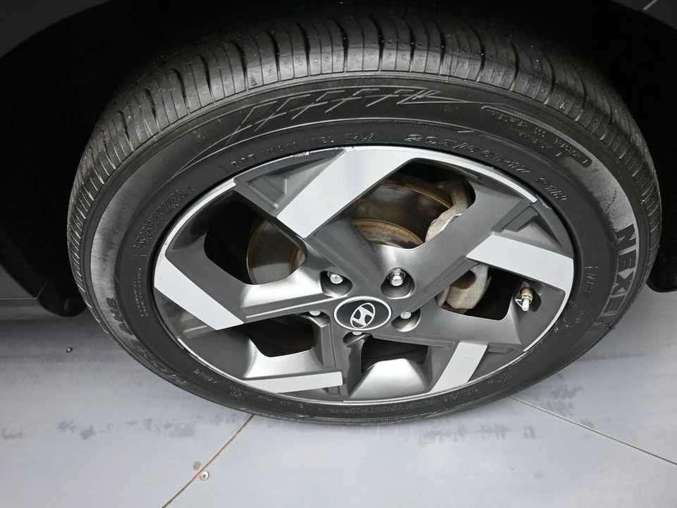 2021 Hyundai Venue - Image 13 of 21